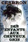 Des enfants aux cheveux gris